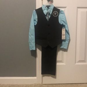 NWT Boys 4 piece suit set